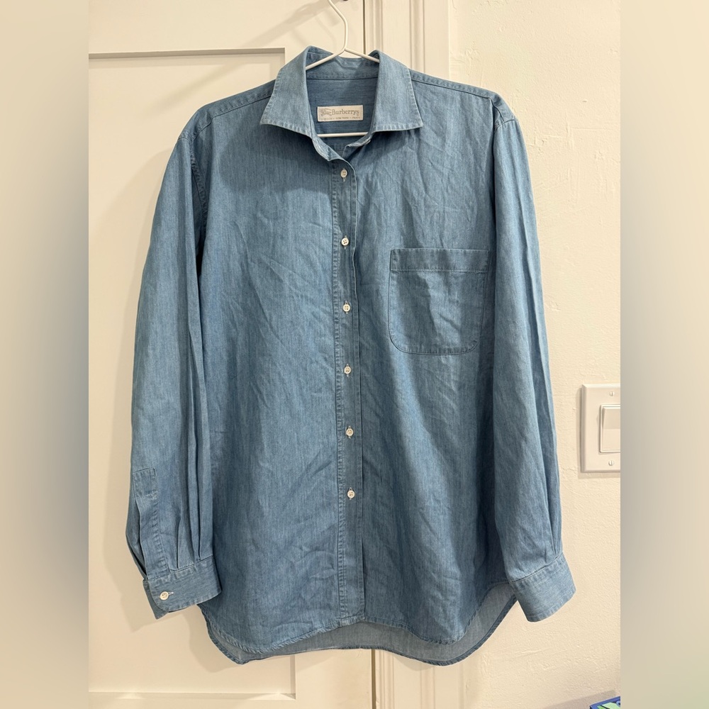 VTG Burberry light blue cotton button up long sleeve shirt
